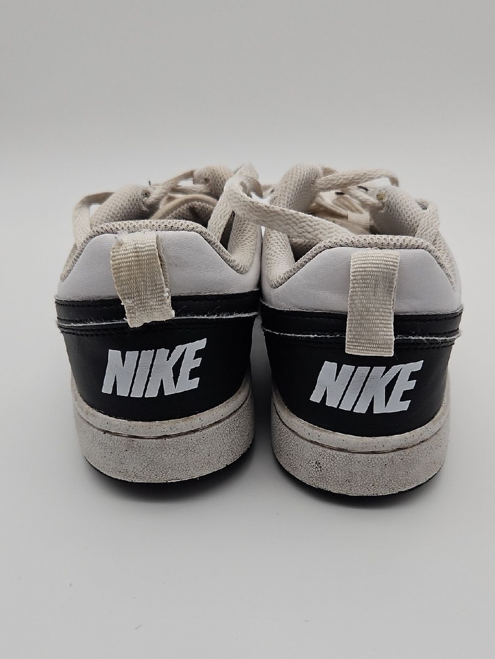 Nike Big Kids Black & White Low Sneakers sz 5.5Y Distressed, WELL WORN - Picture 3 of 7